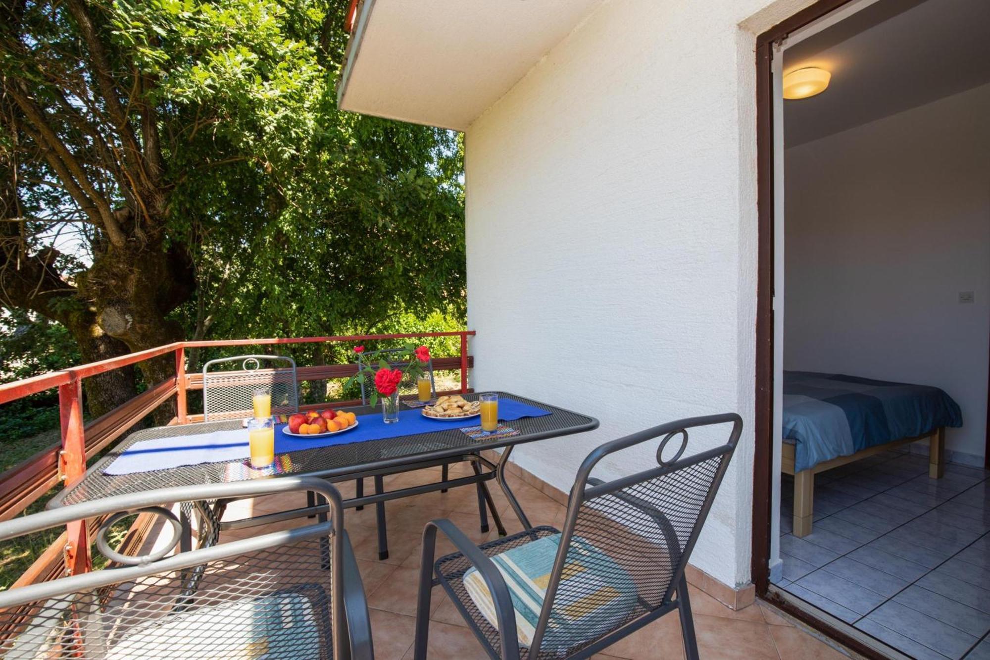 Apartments Brankica Island - Happy Rentals Vantacici Eksteriør billede